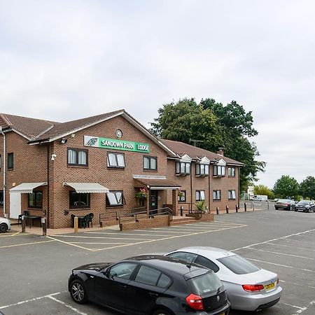 Sandown Park Lodge เอสเชอร์ ภายนอก รูปภาพ