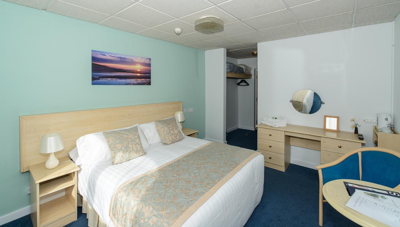 Sandown Park Lodge เอสเชอร์ ภายนอก รูปภาพ