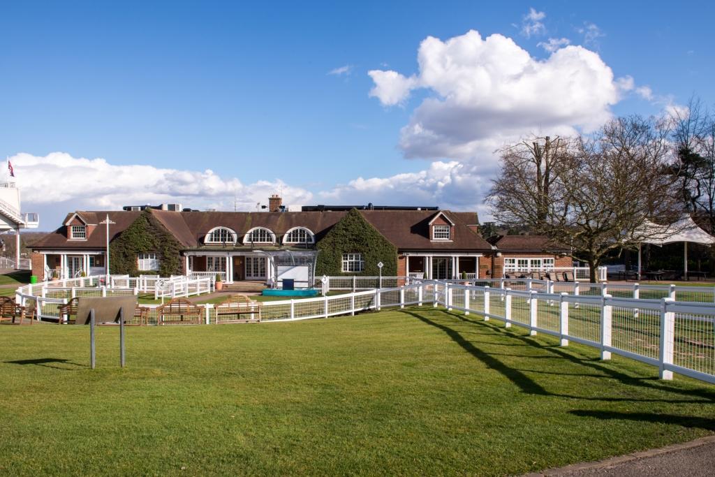 Sandown Park Lodge เอสเชอร์ ภายนอก รูปภาพ