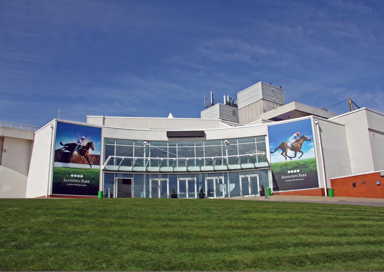 Sandown Park Lodge เอสเชอร์ ภายนอก รูปภาพ